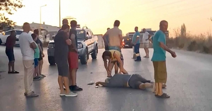 KUŞADASI'NDA OTOMOBİL İLE MOTOSİKLET KAFA KAFAYA ÇARPIŞTI: 1 ÖLÜ