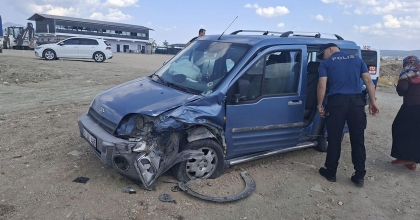  KÜTAHYA HİSARCIK'TA TRAFİK KAZASI: 2 YARALI