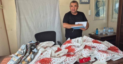 MAHALLE MUHTARINDAN ÖĞRENCİLERE KIRTASİYE YARDIMI