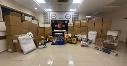 MANİSA’DA KAÇAK TÜTÜN OPERASYONU: 430 BİN BOŞ MAKARON ELE GEÇİRİLDİ