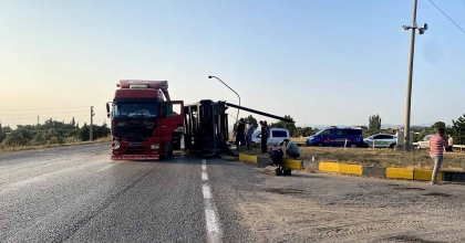 MANİSA'DA ZİNCİRLEME KAZA: 2 YARALI