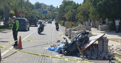 MARMARİS'TE MOTOSİKLET CAN ALDI