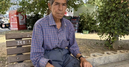 MERHUM ABİSİ NEŞET ERTAŞ'LA TURNELERDEYDİ, ŞİMDİ SOKAKLARDA