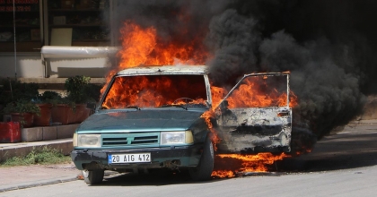 PARK HALİNDEKİ ARAÇ ALEV ALDI