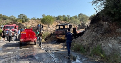 PARK HALİNDEKİ KAMYON TAMAMEN YANDI