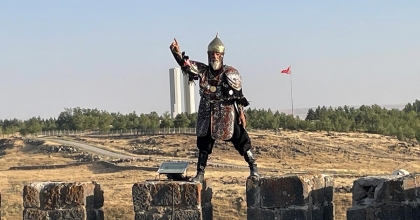 MALAZGİRT KALESİ'Nİ YENİDEN FETHETTİ