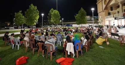 SESSİZCE KİTAP OKUDULAR