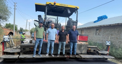 ŞUHUT’UN ORTAPINAR MAHALLESİ'NDE ASFALT ÇALIŞMALARI SONA YAKLAŞIYOR