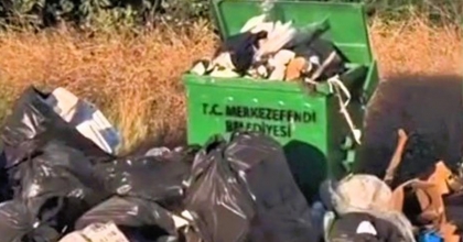 SÜMER’DE ÇÖP YIĞINI TEPKİ ÇEKTİ