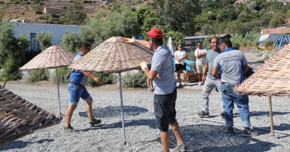 SEZON BİTTİ, MARMARİS BELEDİYESİ PLAJLARI DÜZENLEMEYE BAŞLADI