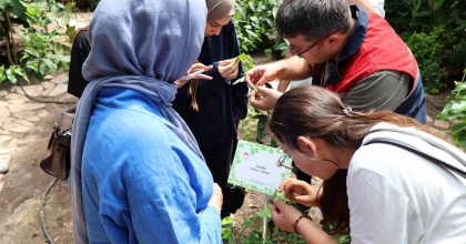 STAJYER ÖĞRENCİLER AFYONKARAHİSAR TIBBİ VE AROMATİK BİTKİLER MERKEZİ'Nİ GEZDİ