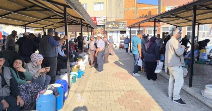 ŞUHUT'TA 'YÖRESEL ÜRÜNLER PAZARI'NA YOĞUN İLGİ