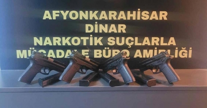 ŞÜPHELİ ARAÇTA 4 RUHSATSIZ TABANCA ELE GEÇİRİLDİ