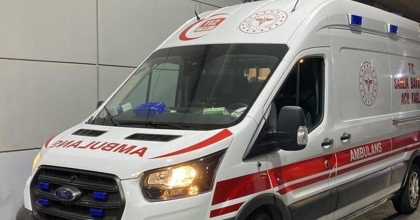 TARTIŞTIĞI KADINI BIÇAKLA YARALAYIP HASTANELİK ETTİ