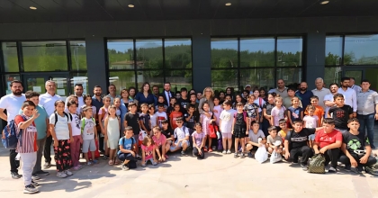 TAŞIMALI EĞİTİMLE YÜZME ÖĞRENİYORLAR