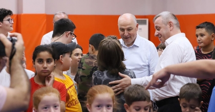 VALİ COŞKUN MİNİK SPORCULARLA BİR ARAYA GELDİ