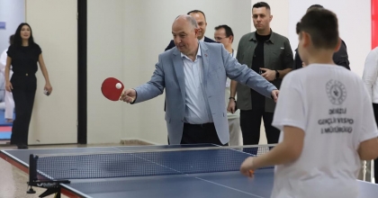 VALİ COŞKUN MİNİKLERİN HEYECANINA ORTAK OLDU