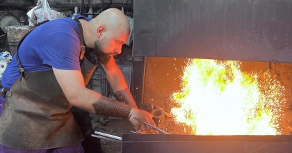 YÜKSEK ISIYA MARUZ KALAN USTALAR EKMEK MÜCADELESİ VERİYOR