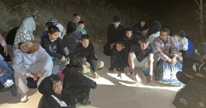 YUNANİSTAN’IN GERİ İTTİĞİ 30 DÜZENSİZ GÖÇMEN KURTARILDI
