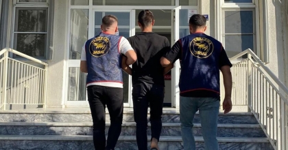 YAKALANMAMAK İÇİN HER ŞEYİ DENEYEN HIRSIZ JANDARMAYA TAKILDI