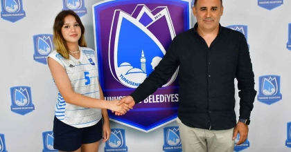 YUNUSEMRE BELEDİYESPOR GENÇ SMAÇÖR SUDE BARIN’I RENKLERİNE BAĞLADI