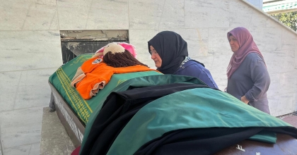 ASANSÖRDEN DÜŞEN KOLTUĞUN ALTINDA KALAN KÜÇÜK KIZ SON YOLCULUĞUNA UĞURLANDI