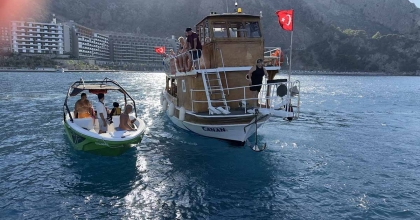 MARMARİS'TE JET SKİ VE TUR TEKNESİ ÇARPIŞTI