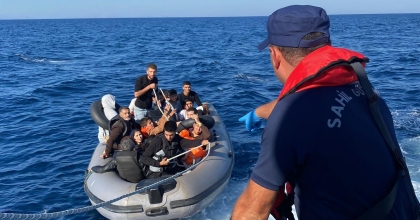 AYDIN AÇIKLARINDA 12 DÜZENSİZ GÖÇMEN KURTARILDI