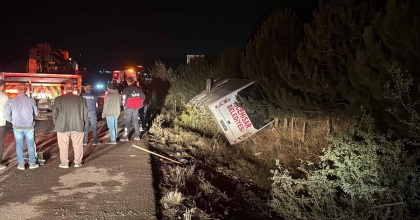 AFYONKARAHİSAR'DA MİDİBÜS DEVRİLDİ: 12 YARALI