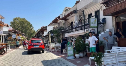 AKYAKA'DA OTEL ODASINDA BİR KADIN ÖLÜ BULUNDU