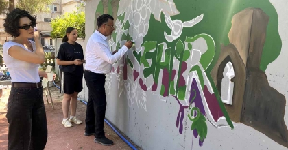 ALAŞEHİR'İ DUVAR RESİMLERİYLE ANLATTI