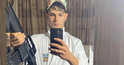 AVA GİTMESİNİ İSTEMEYEN ANNESİNİ AV TÜFEĞİYLE ÖLDÜRDÜ