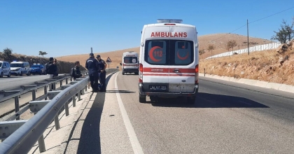 BARİYERLERE ÇARPAN MOTOSİKLET SÜRÜCÜSÜ AĞIR YARALANDI