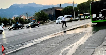 BELEDİYE OTOBÜSÜNDE YAKIT SIZINTISI