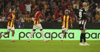 BEŞİKTAŞ İZMİR’DE DAĞILDI