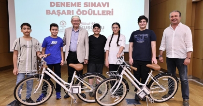 BÜYÜKŞEHİRDEN BAŞARILI ÖĞRENCİLERE ÖDÜL
