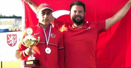 BABASIYLA AVDA BAŞLADI, DÜNYA ŞAMPİYONU OLDU