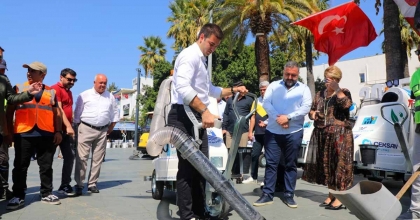 BODRUM'DA YENİ NESİL ELEKTRİKLİ YOL SÜPÜRME ARAÇLARI HİZMETE GİRDİ