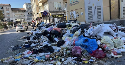 BUCA BELEDİYESİ İLE İŞÇİLER UZLAŞTI; ÇÖP DAĞLARI YERİNDE DURUYOR