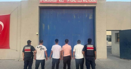 CEZAEVİNDEN İZİNLİ ÇIKIP UYUŞTURUCU SATMAYA ÇALIŞIRKEN YAKALANDI