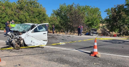 DEMİRCİ'DE FECİ KAZA: 3 ÖLÜ, 2 YARALI