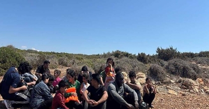 DİDİM'DE 34 DÜZENSİZ GÖÇMEN, SAHİLDE YAKALANDI