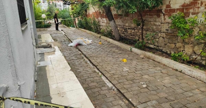 EVİNİN BALKONUNDAN DÜŞEN GENÇ KADIN HAYATINI KAYBETTİ
