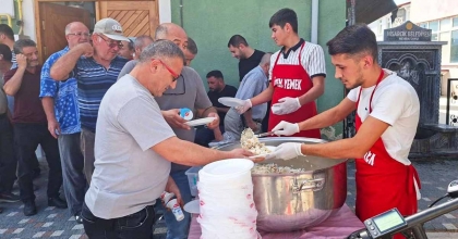 HİSARCIK'TA MEVLİD-İ NEBİ HAFTASI DOLAYISIYLA VATANDAŞLARA PİLAV DAĞITILDI