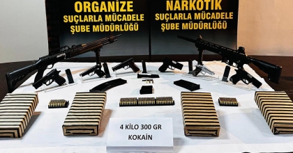 İZMİR'DE 4 KİLONUN ÜZERİNDE KOKAİN ELE GEÇİRİLDİ