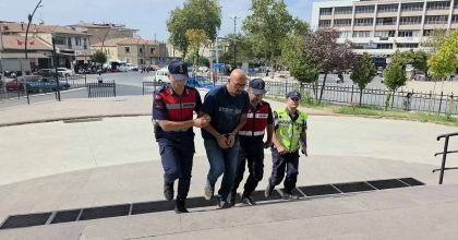 İZMİR BÜYÜKŞEHİR PERSONELİ, FETÖ'DEN İHRAÇ POLİS KİMLİĞİYLE YAKALANDI