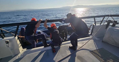 İZMİR AÇIKLARINDA 18 DÜZENSİZ GÖÇMEN YAKALANDI