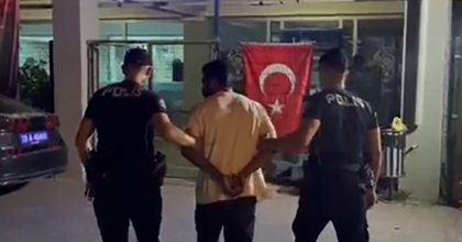 İZMİR’DE 18 YIL 9 AY HAPİS CEZASIYLA ARANAN FİRARİ YAKALANDI