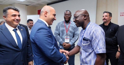 İZMİR'DE BURKİNA FASOLU SAĞLIKÇILAR SERTİFİKALARINI ALDI