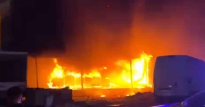 İZMİR’DE MOBİLYA FABRİKASINDA KORKUTAN YANGIN